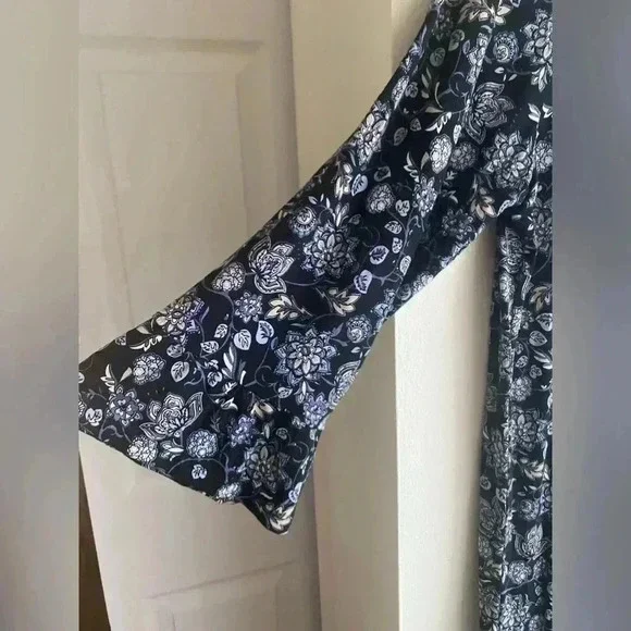 J. Jill Women Dress Medium Jersey Knit Stretch Floral Blue 3/4 Bell Sleeve EUC - Picture 5 of 9